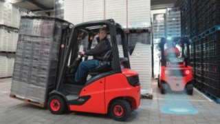 Linde IC-truck moving load