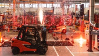 Celebrations for a forklift truck from Linde Material Handling